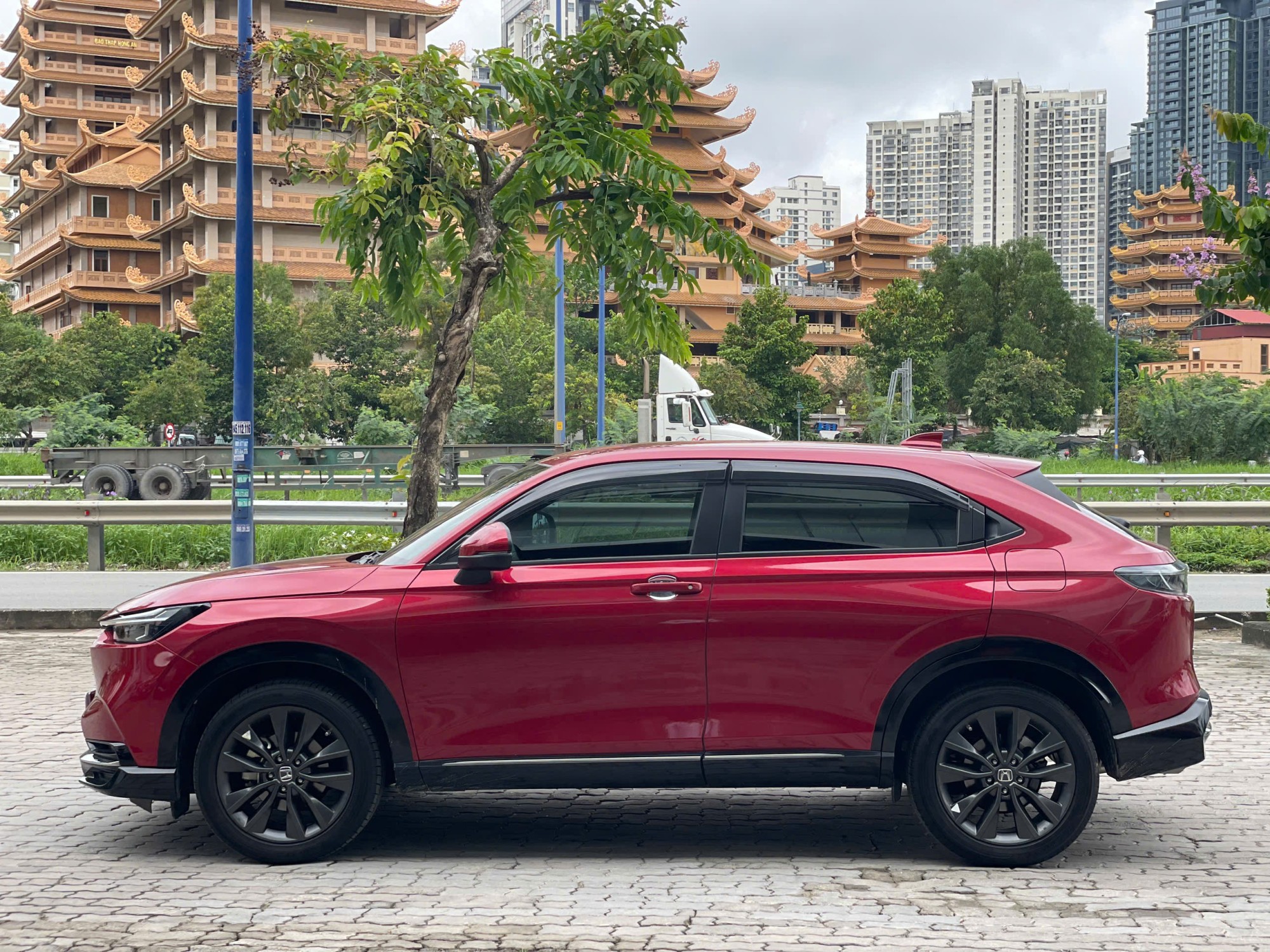 USED CAR - HONDA HRV RS 2022 nhập Thái - Màu Đỏ - Odo 4938km